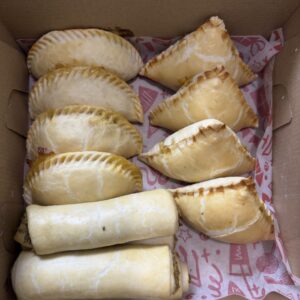 Combo box ( 4 pieces each mini meat pie, fish rolls & chicken pie)